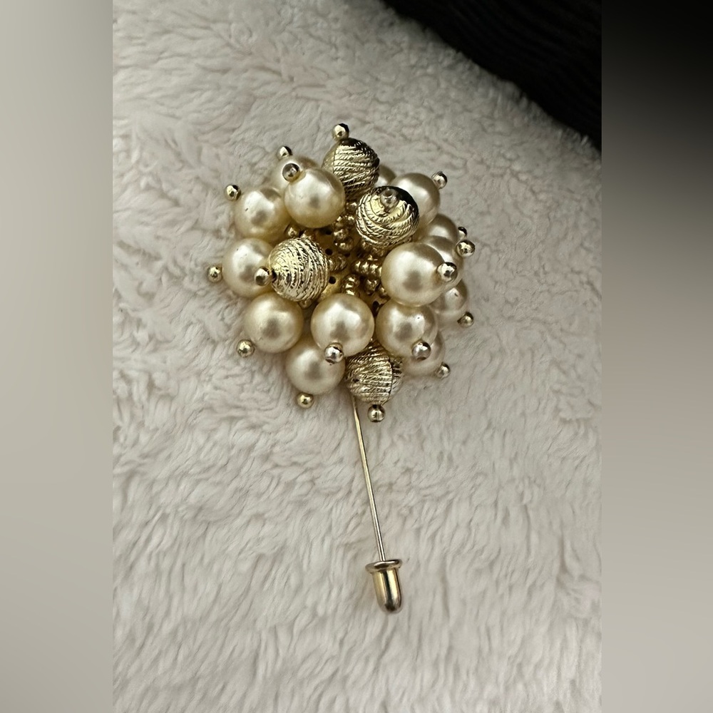 Antique bunches of pearls brooch